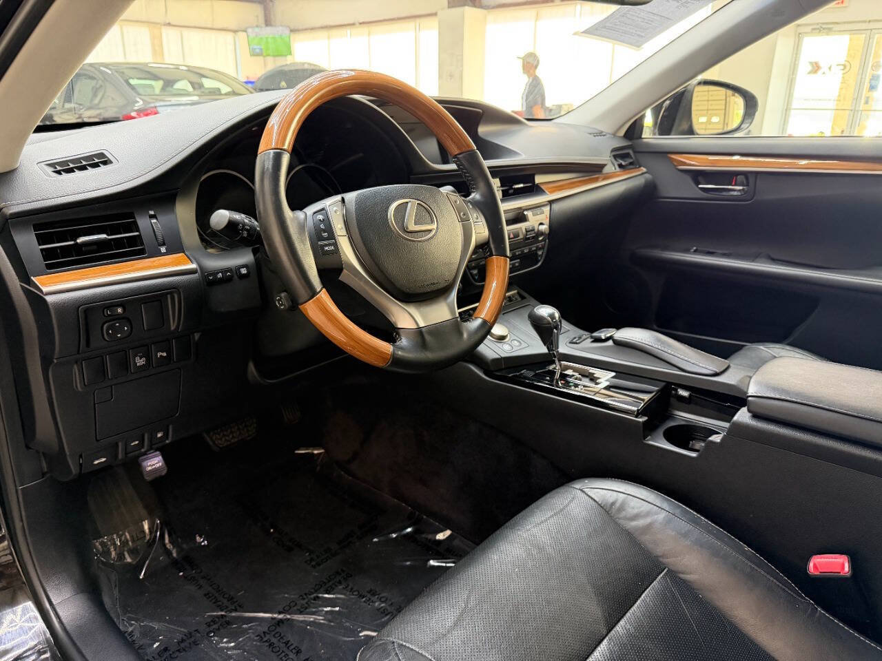 Used 2015 Lexus ES 300h w/ Navigation System Package FWD image 19