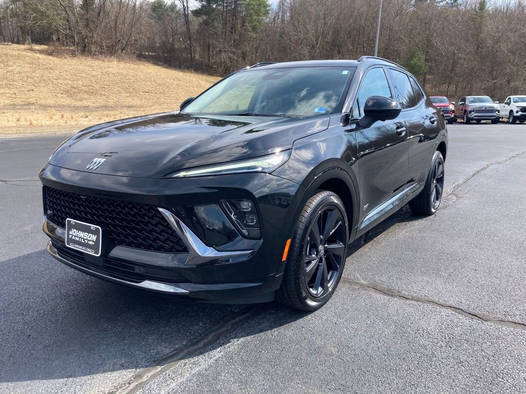 Used 2025 Buick Envision Sport Touring image 3