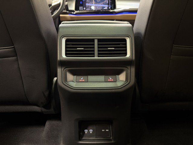 Used 2024 Volkswagen Atlas Cross Sport SEL R-Line image 19