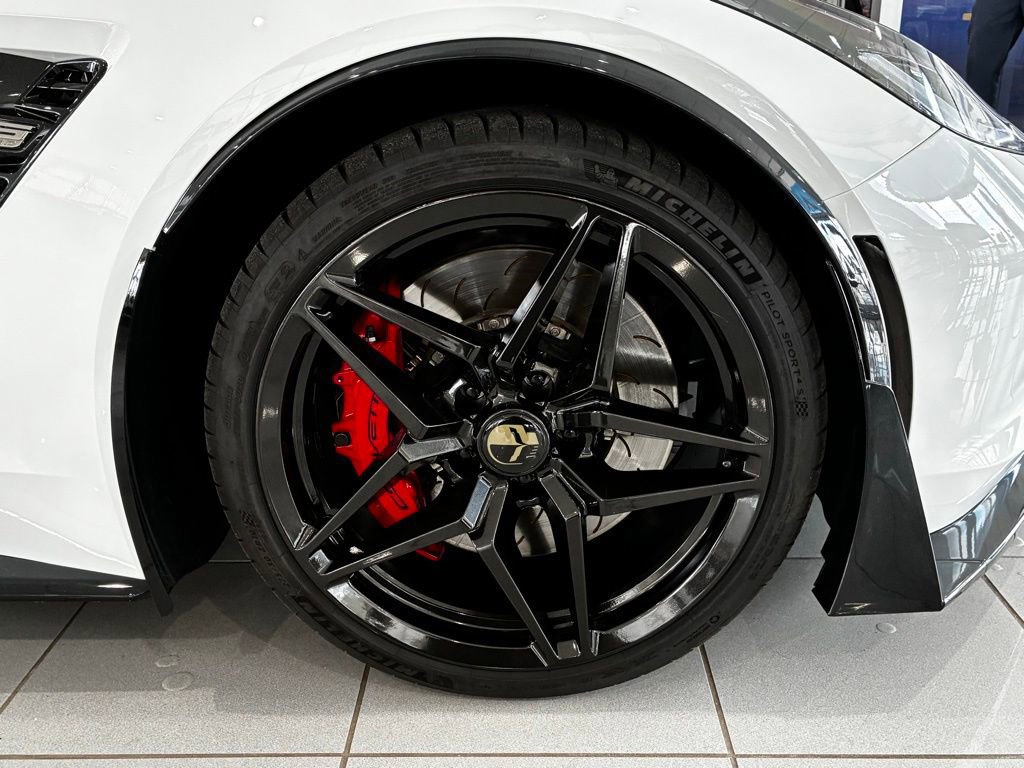 Used 2016 Chevrolet Corvette Z06 w/ 3LZ Preferred Equipment Group RWD image 16