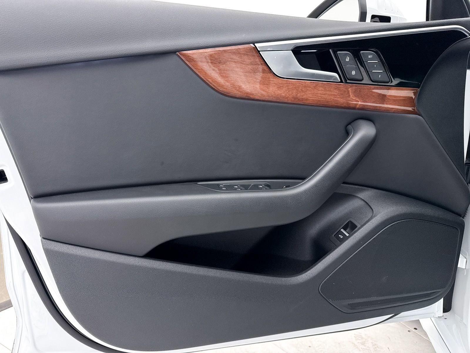 Used 2023 Audi A4 2.0T Premium w/ Convenience Package image 30