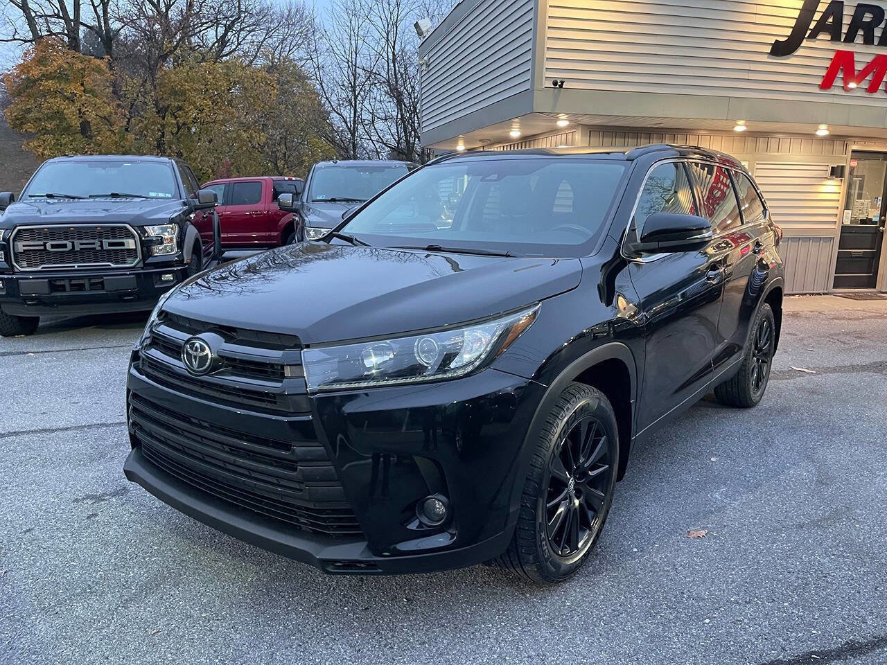 Used 2019 Toyota Highlander SE AWD/4WD image 3