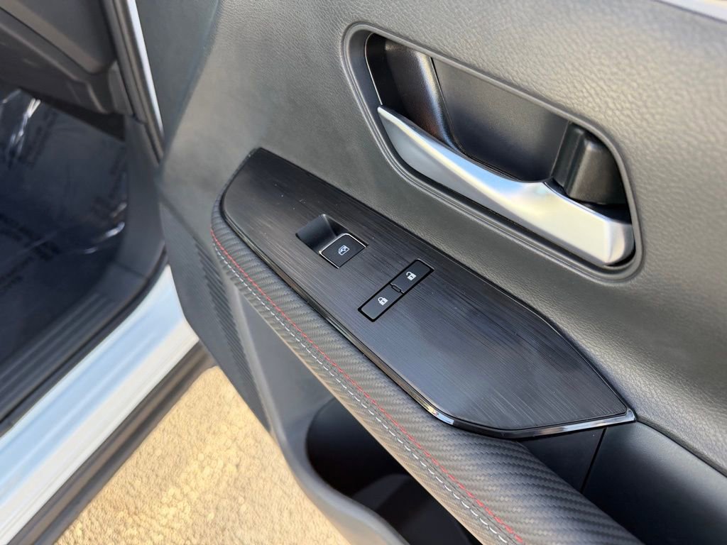 Used 2025 Nissan Kicks SR image 24