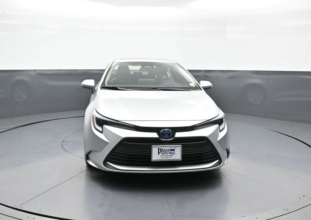Certified 2025 Toyota Corolla XLE image 2