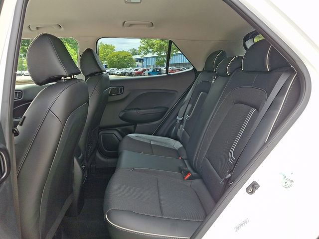 Used 2024 Hyundai Venue Limited FWD image 12