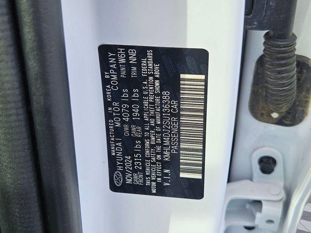 Certified 2025 Hyundai Elantra SEL image 32