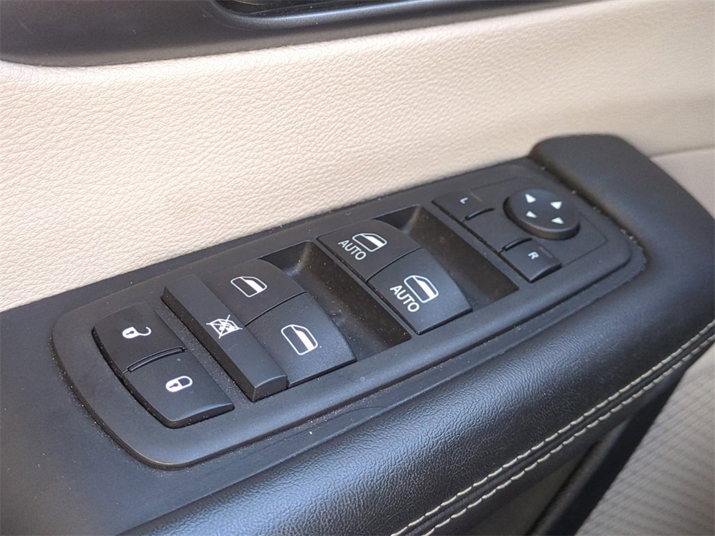 Used 2024 Chrysler Pacifica Touring-L image 26