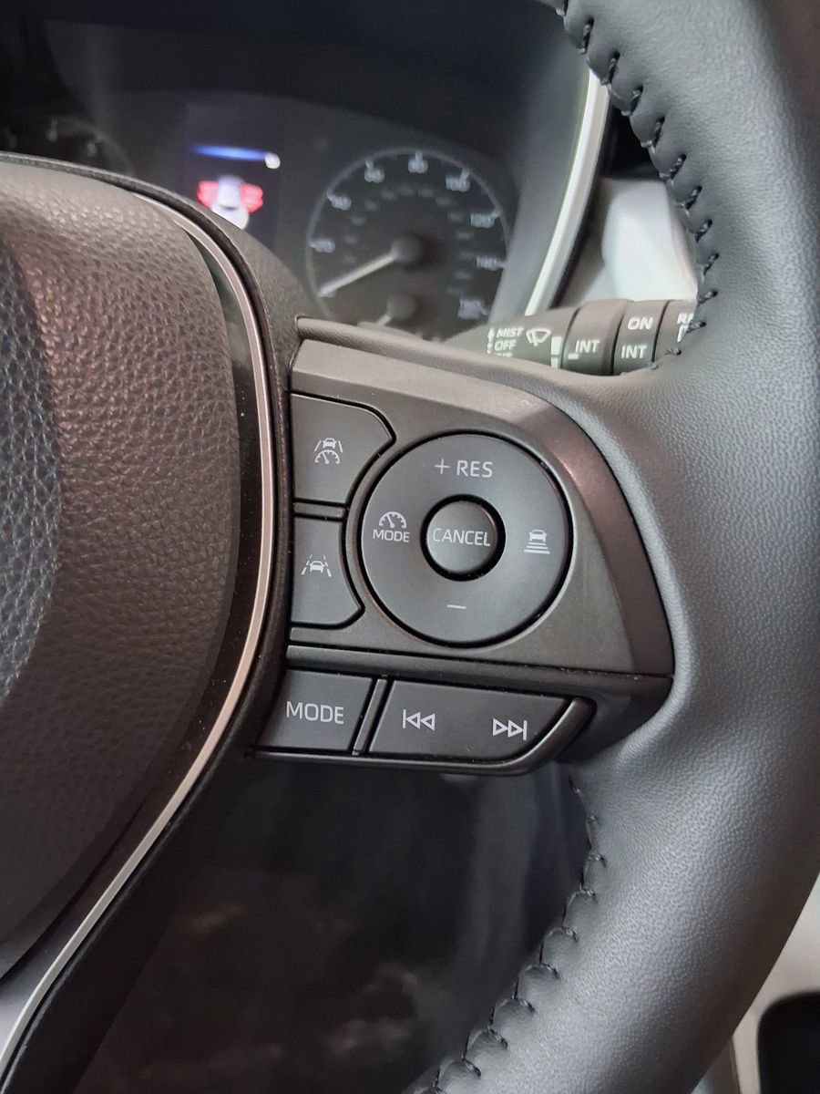 Used 2025 Toyota Corolla SE w/ SE Package image 16