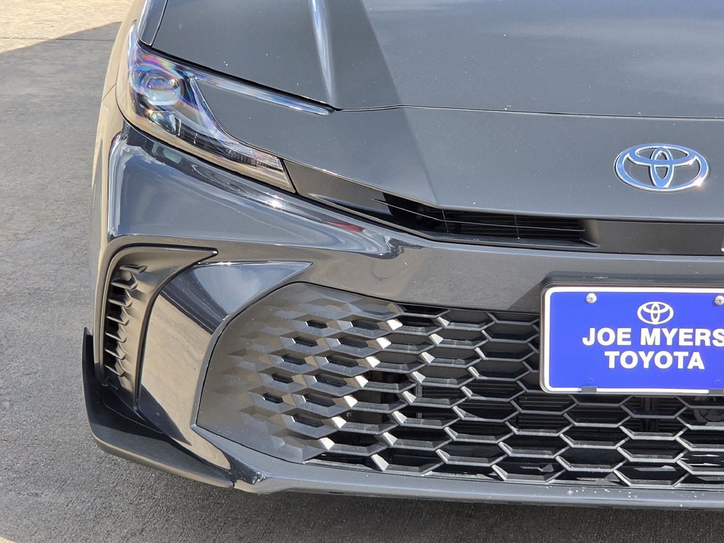 Used 2026 Toyota Camry SE FWD image 5