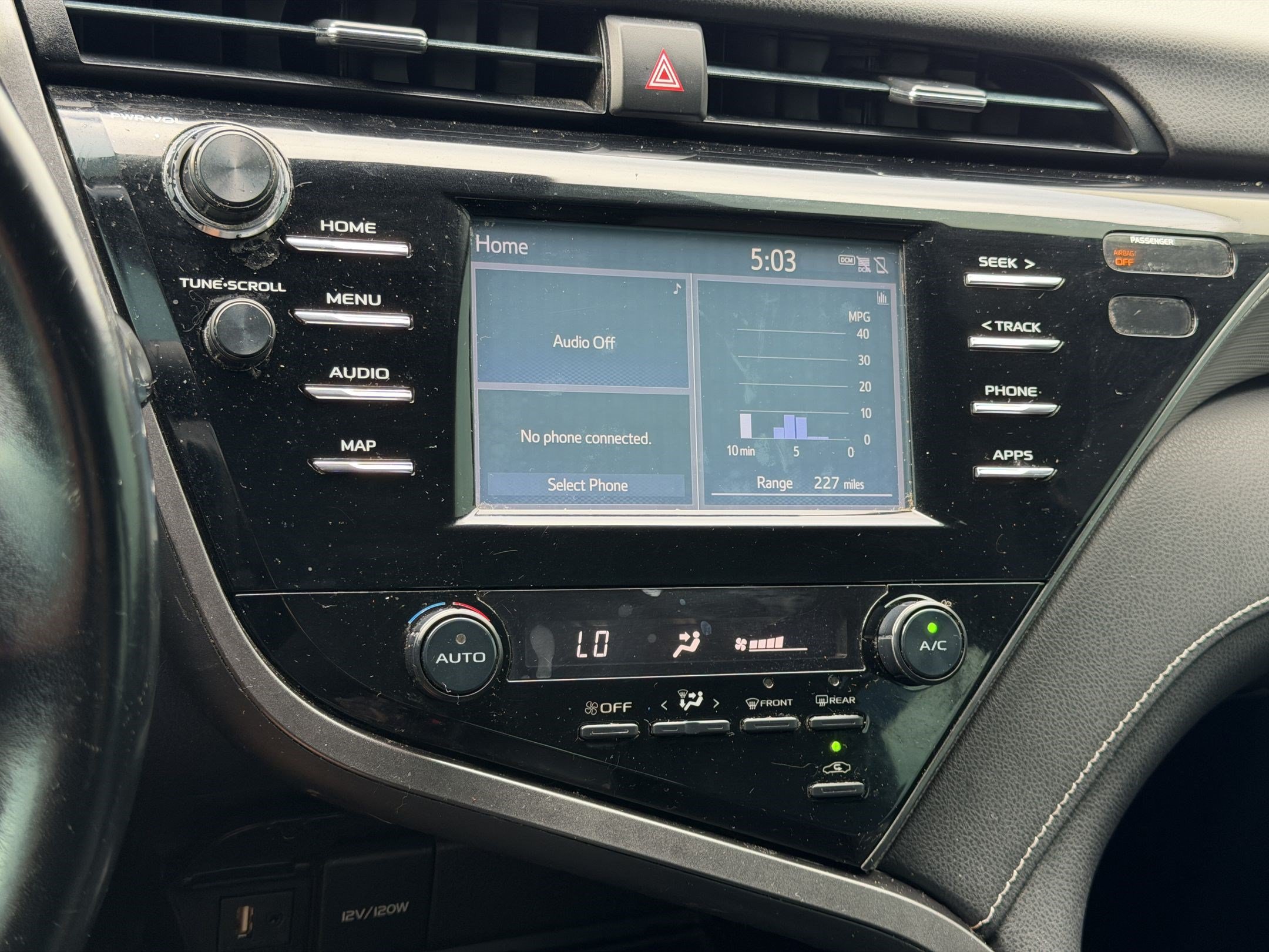 Used 2019 Toyota Camry SE FWD image 22