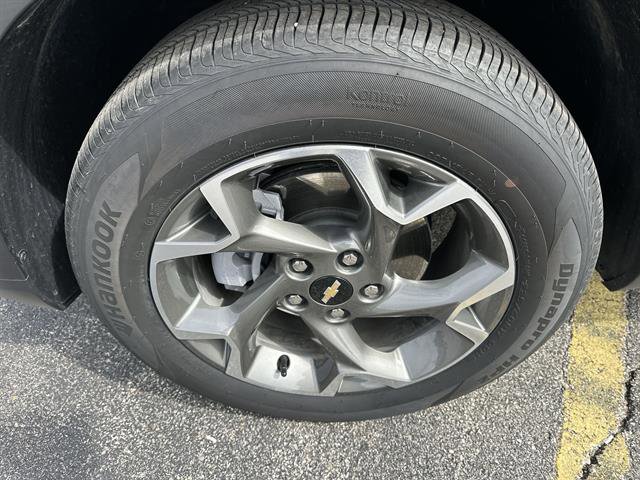 Used 2025 Chevrolet Trax LT w/ Sunroof Package FWD image 18