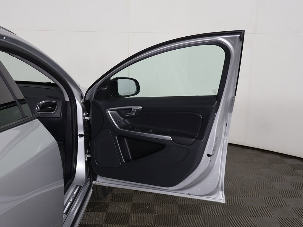 Used 2018 Volvo V60 T5 Cross Country w/ Convenience Package image 21