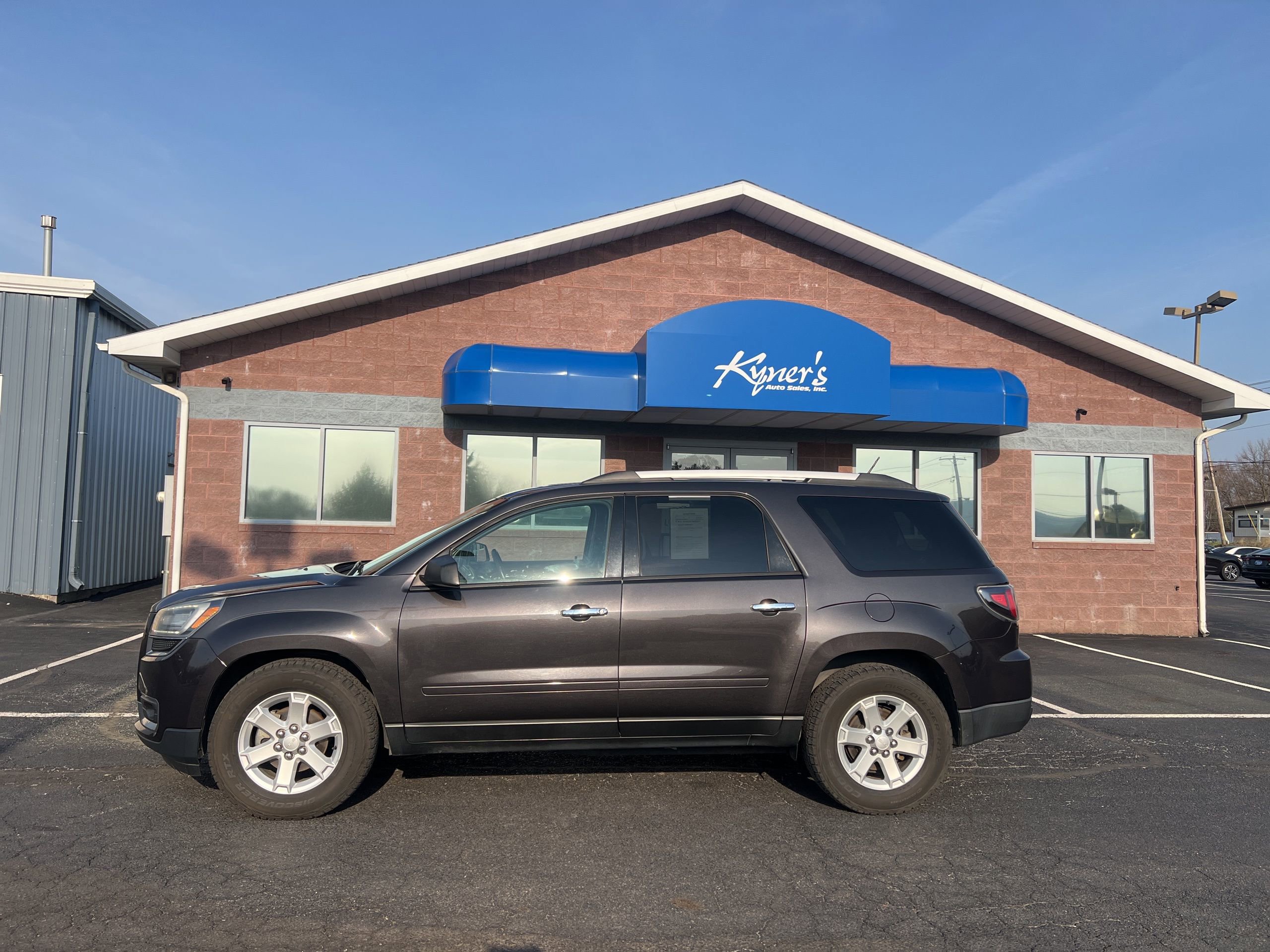 Used 2015 GMC Acadia SLE image 3