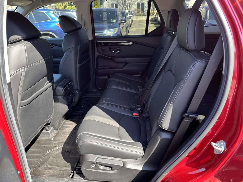 Used 2025 Honda Pilot EX-L image 13