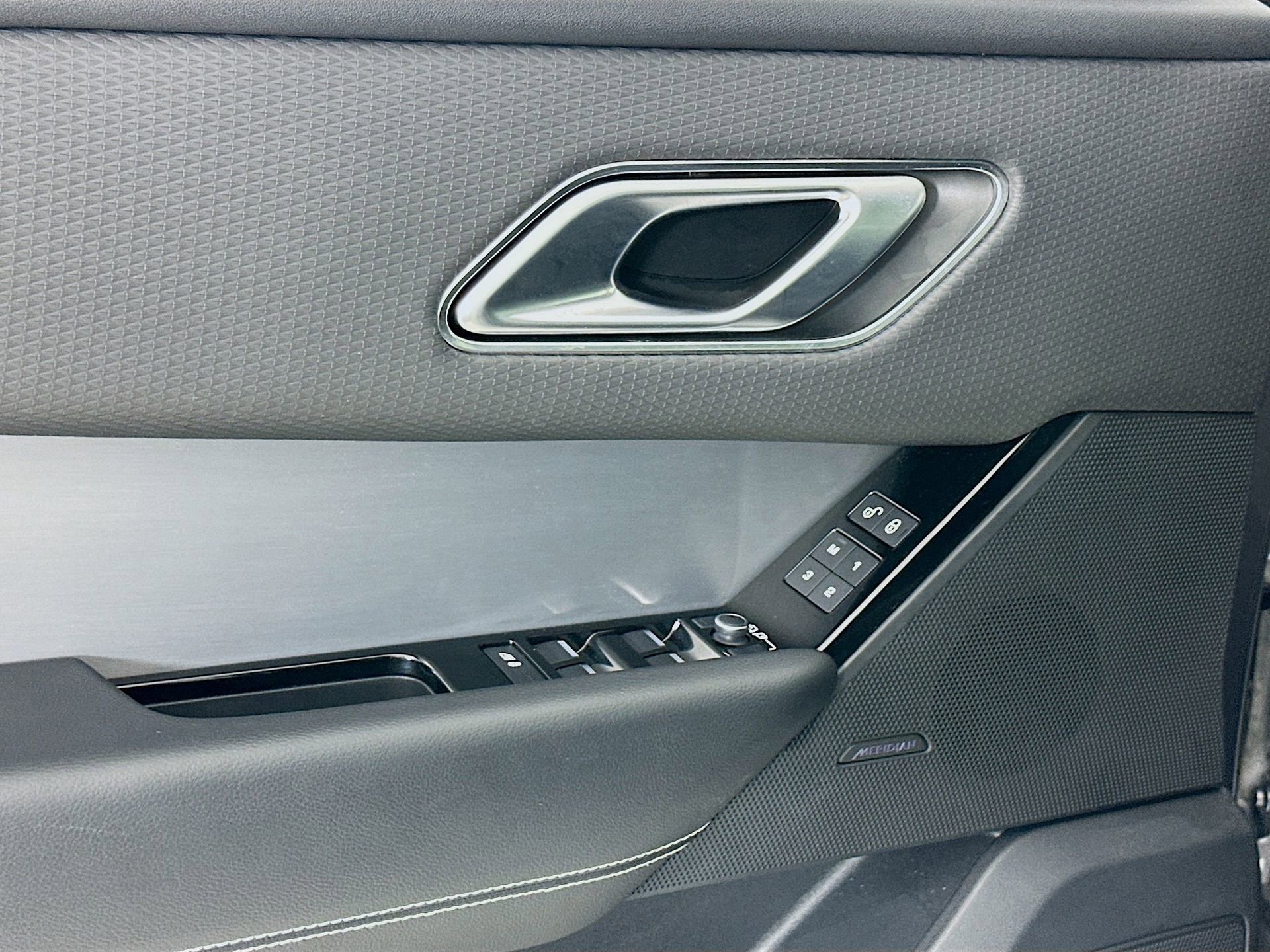 Used 2020 Land Rover Range Rover Velar R-Dynamic S image 19