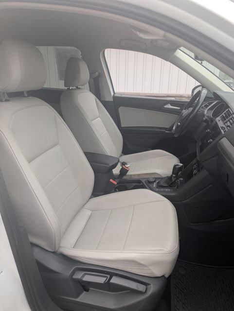 Used 2018 Volkswagen Tiguan SE w/ 3rd Row Seat Package image 36