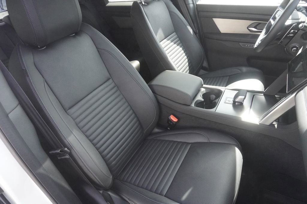 Used 2025 Land Rover Discovery Sport Dynamic SE image 24