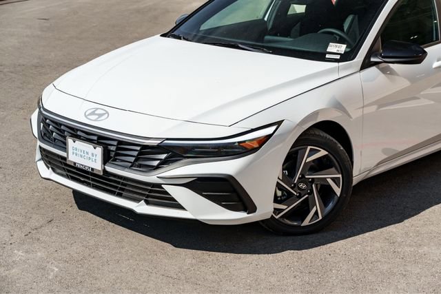 New 2025 Hyundai Elantra SEL image 3