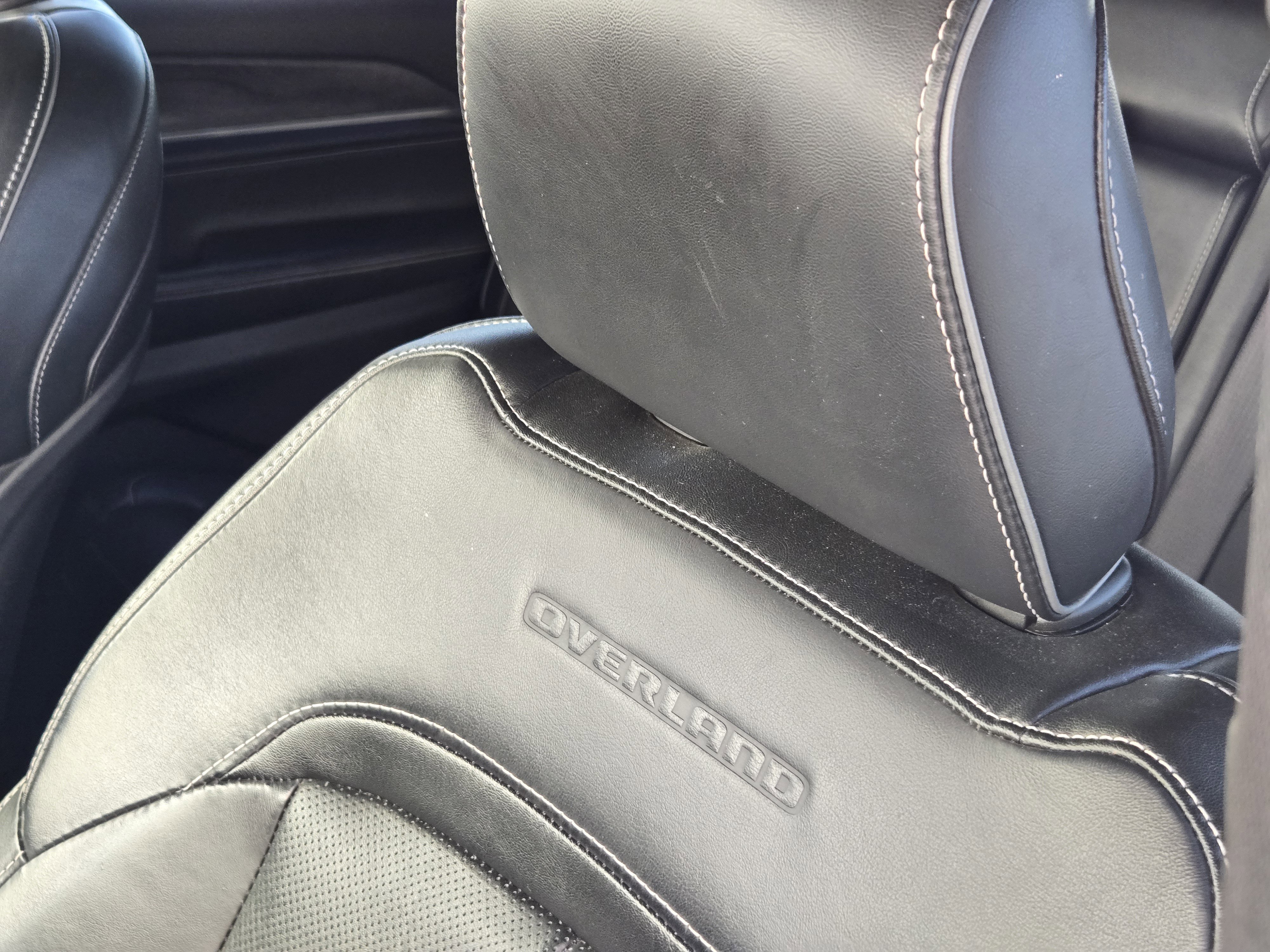 Used 2023 Jeep Grand Cherokee L Overland image 18