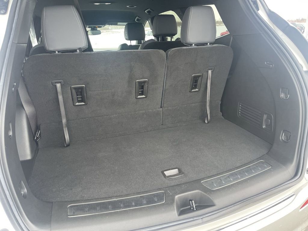 Used 2023 Buick Enclave Essence image 14