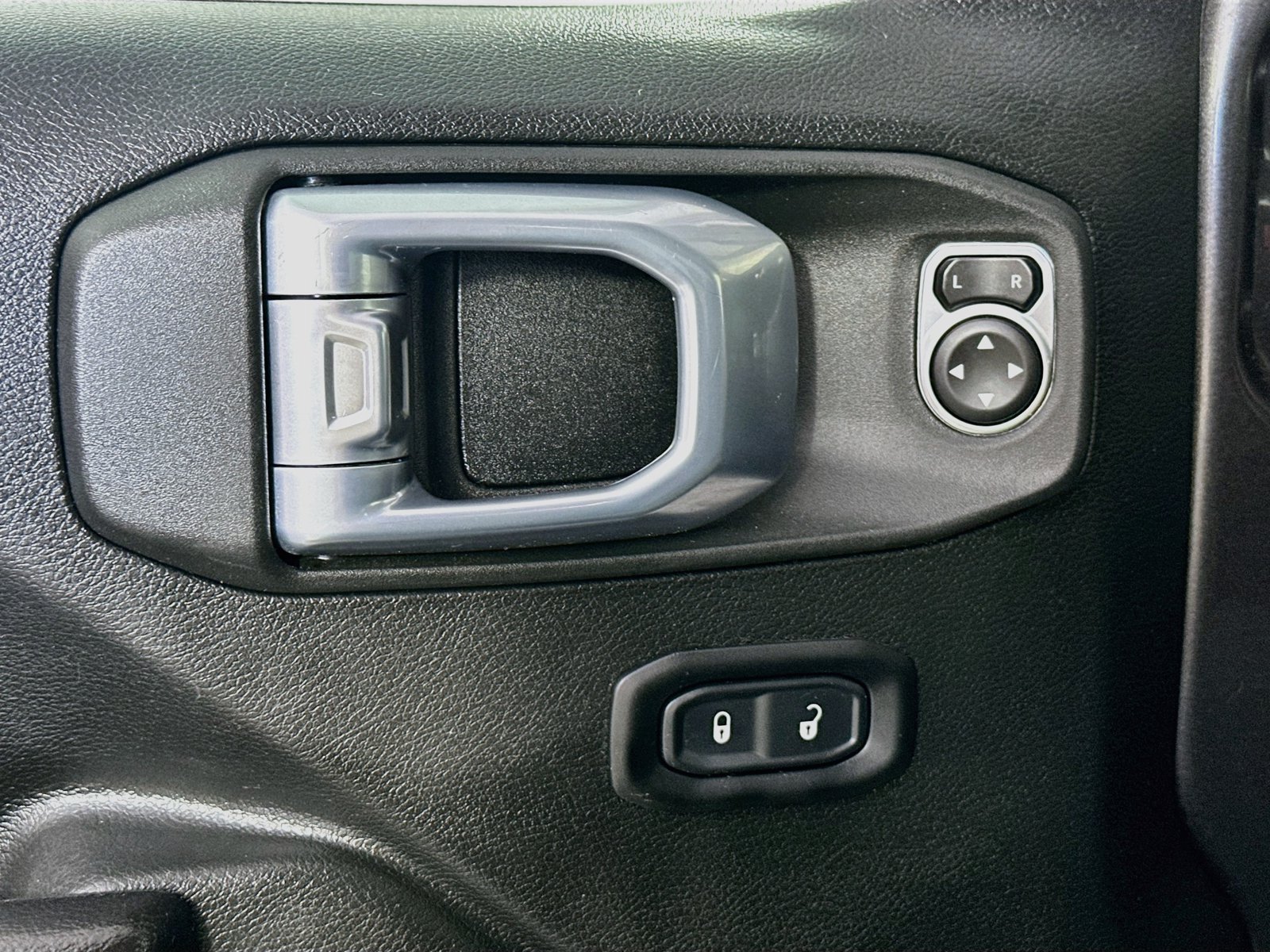 Used 2021 Jeep Gladiator Sport AWD/4WD image 18