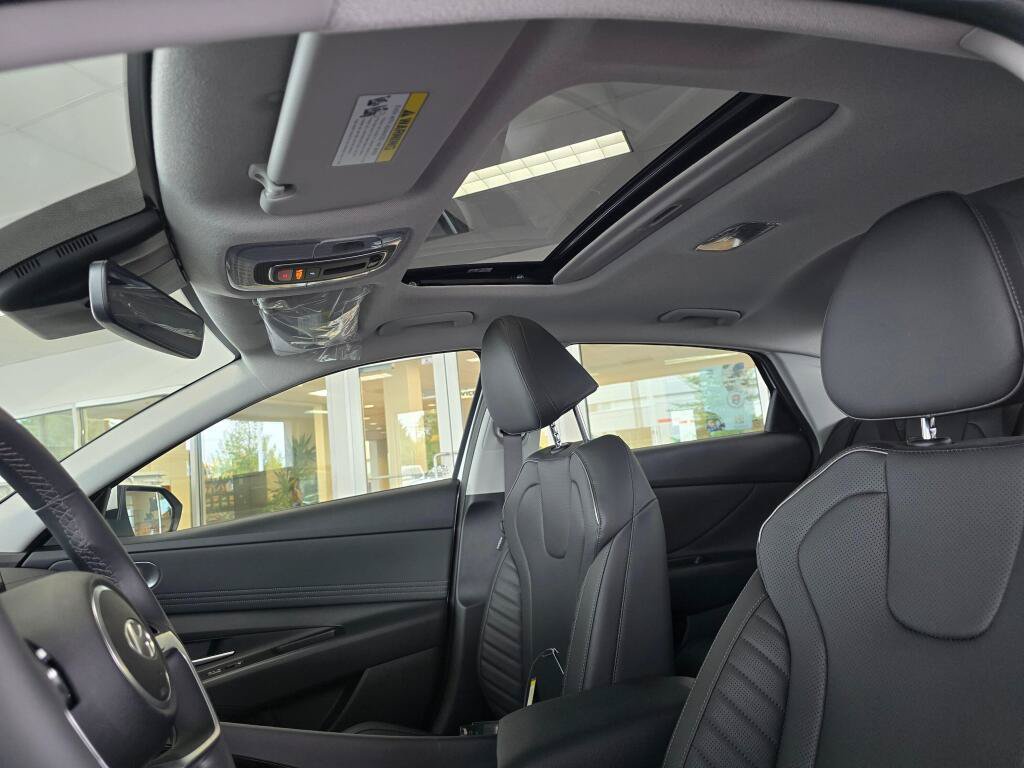 New 2026 Hyundai Elantra Limited FWD image 19