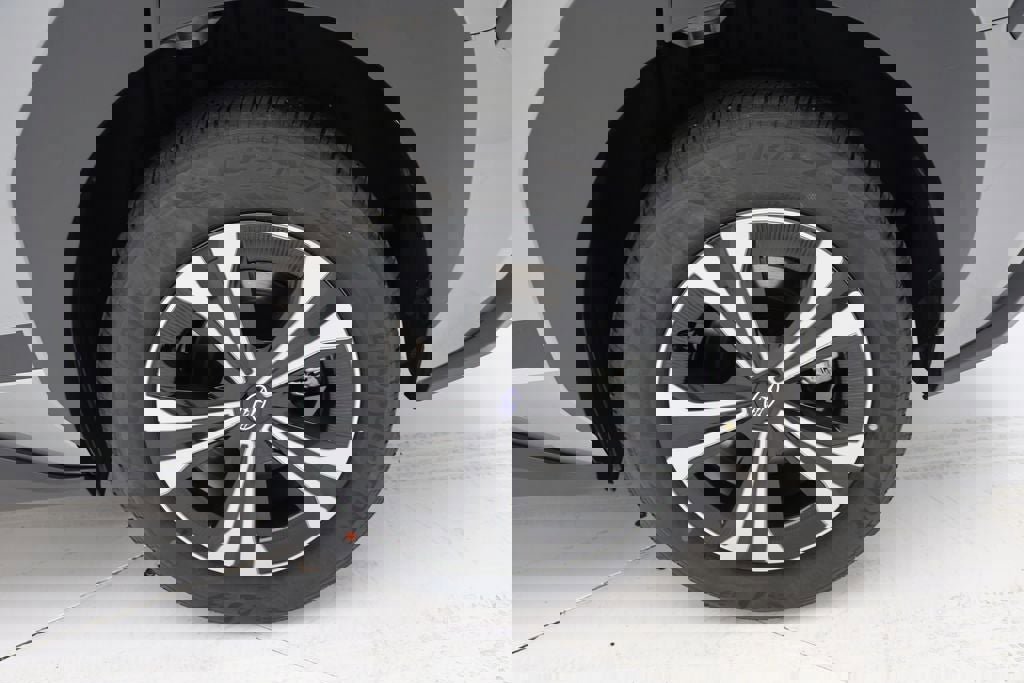 Used 2024 Subaru Solterra Premium image 9