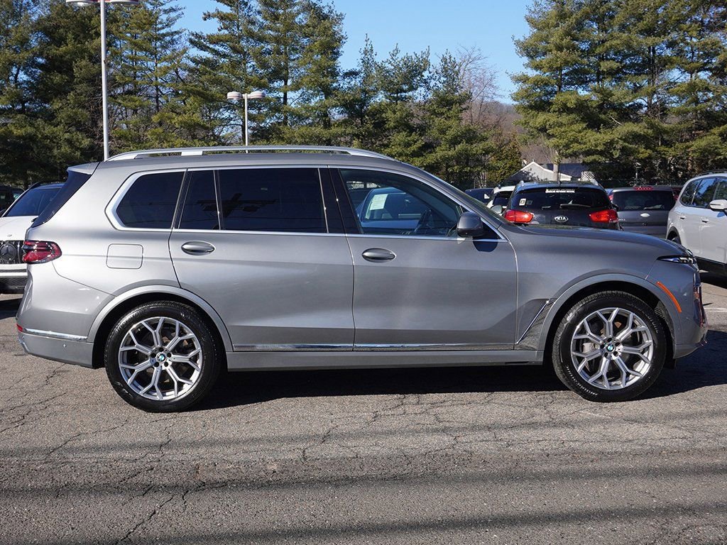 Used 2023 BMW X7 xDrive40i w/ Parking Assistance Package AWD/4WD image 18