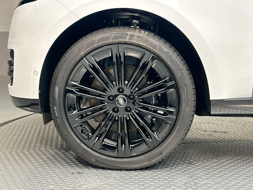 New 2025 Land Rover Range Rover SE image 4