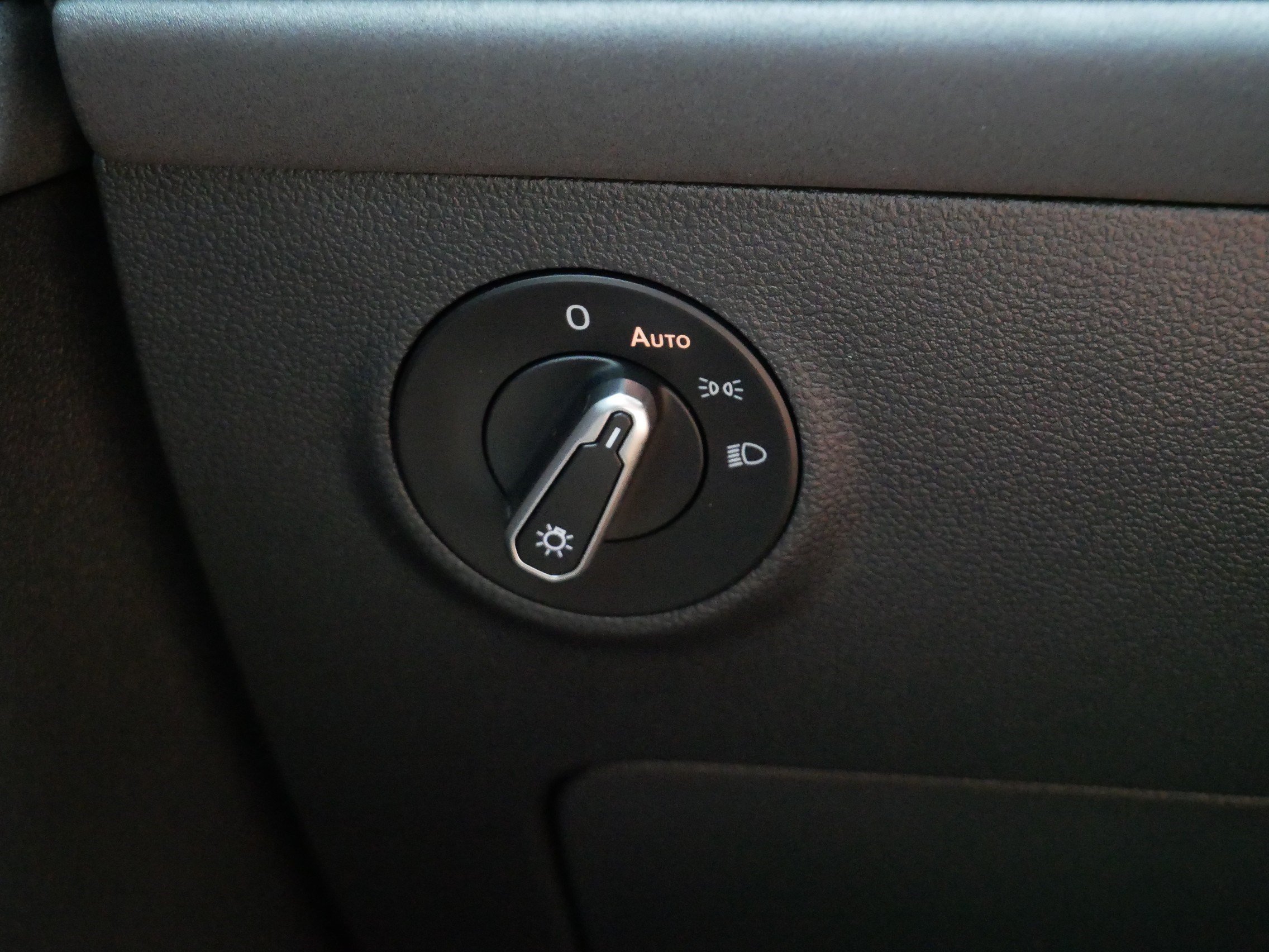 Certified 2025 Volkswagen Taos SE AWD/4WD image 27