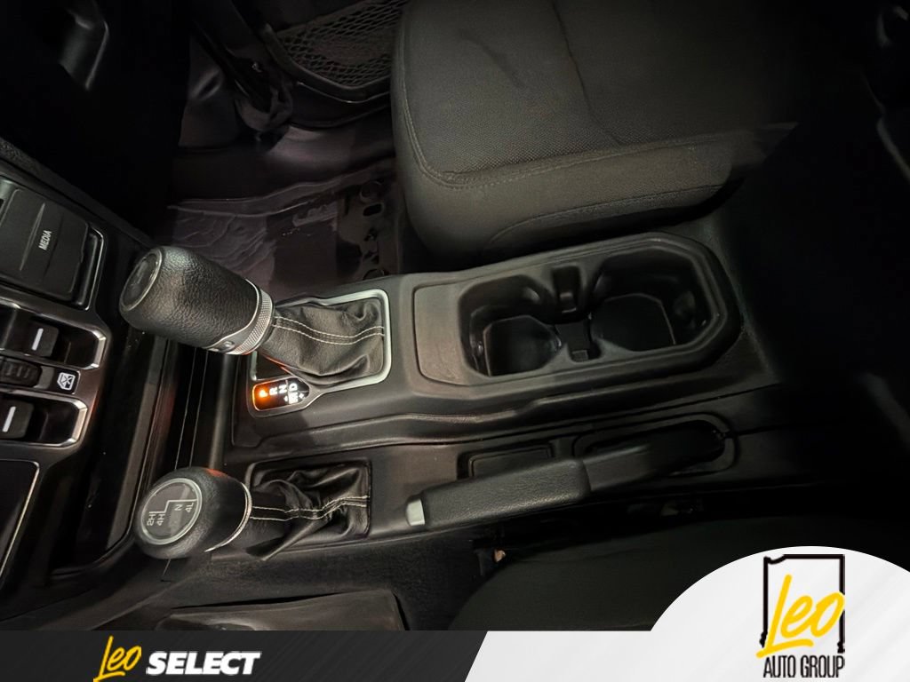 Used 2021 Jeep Wrangler Unlimited Sahara AWD/4WD image 21