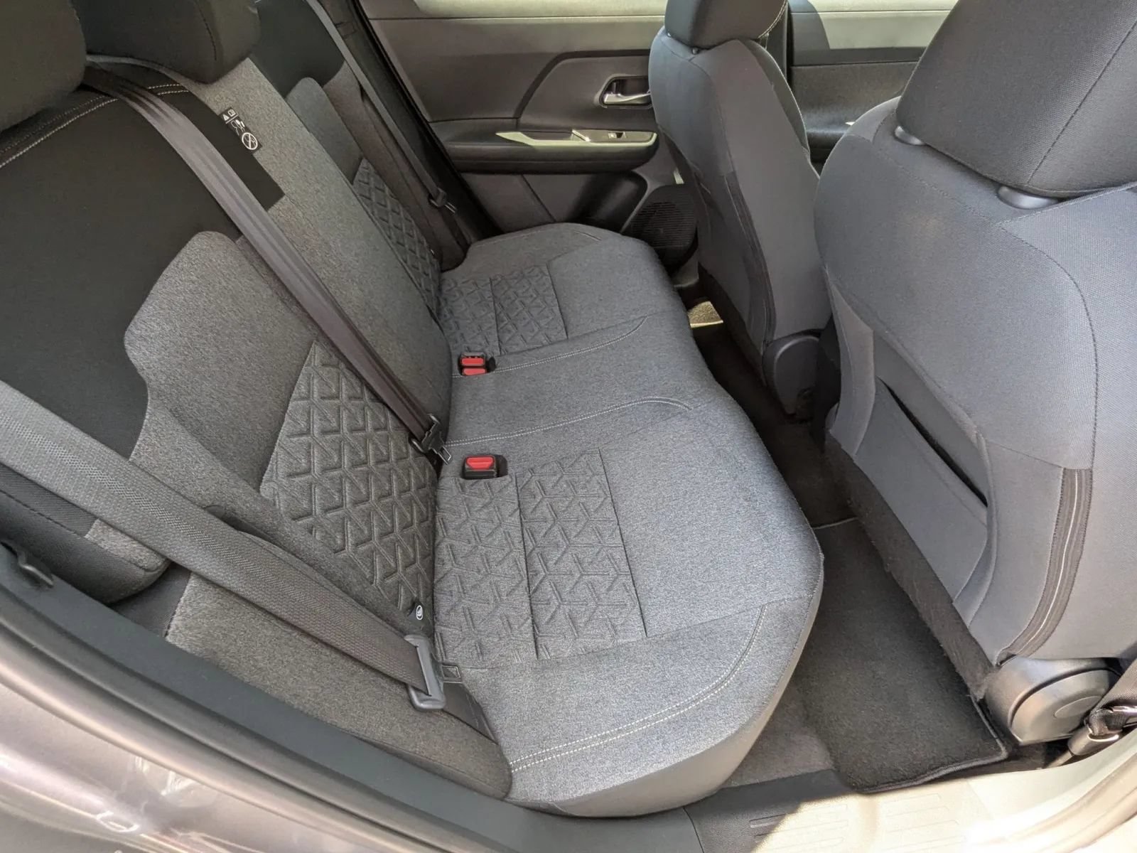 Used 2025 Nissan Kicks SV FWD image 14
