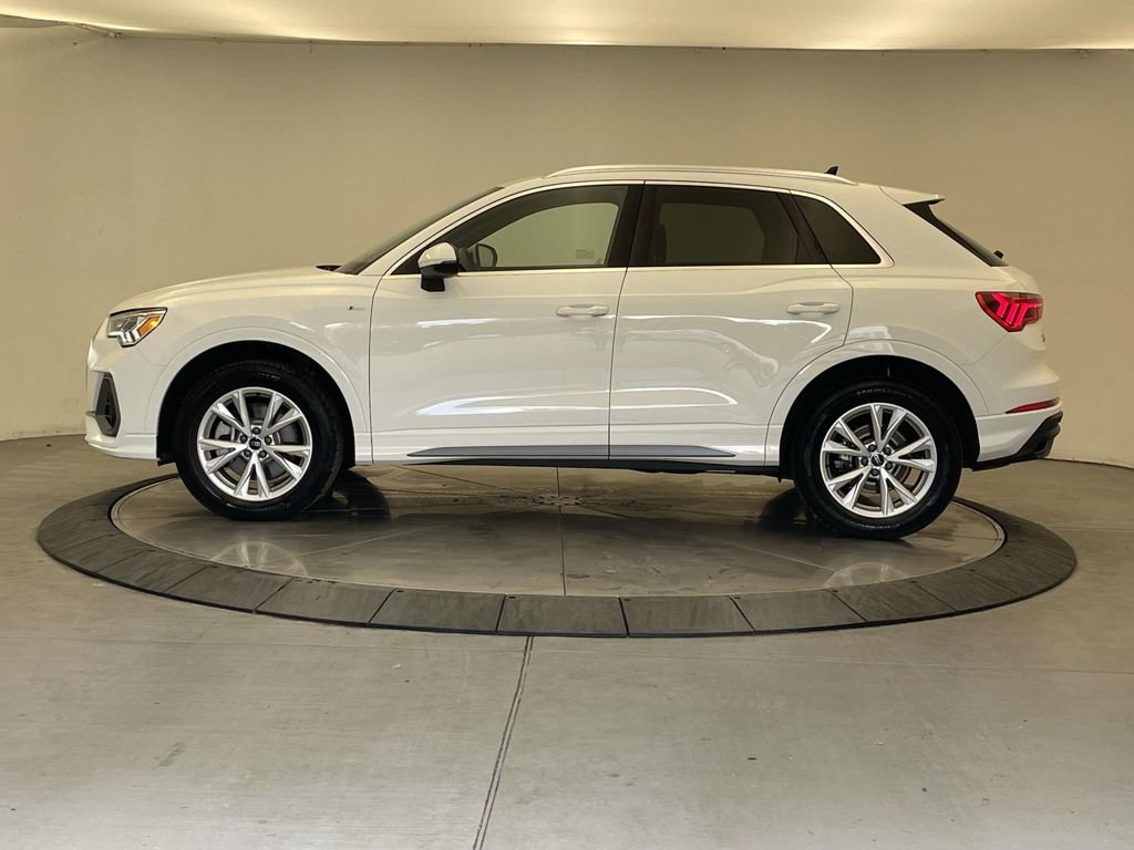 Certified 2025 Audi Q3 2.0T Premium w/ Convenience Package AWD/4WD image 2