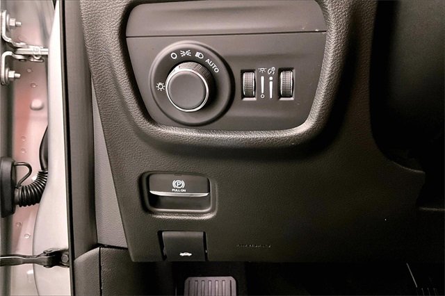 Used 2023 Jeep Grand Cherokee Laredo image 33