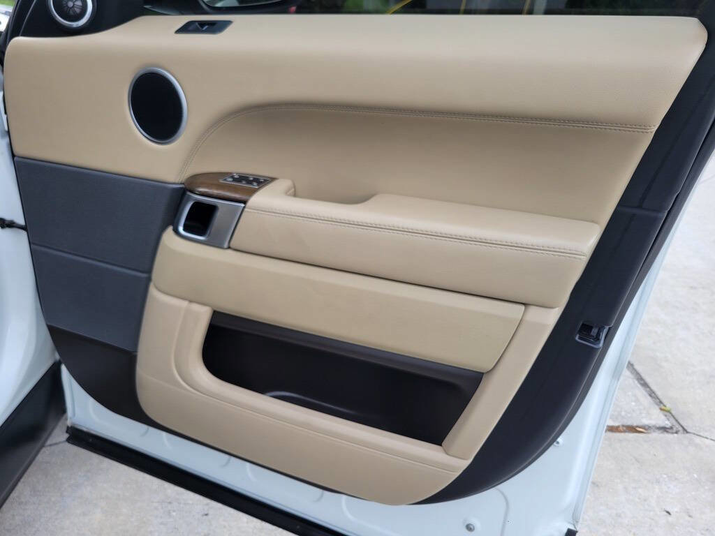 Used 2016 Land Rover Range Rover Sport SE image 24