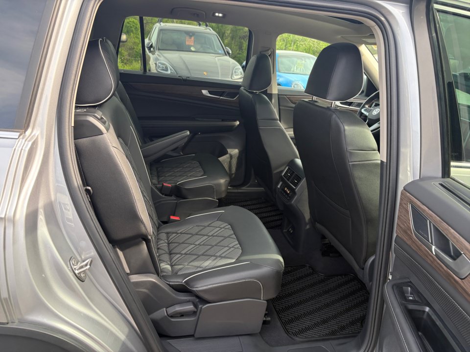 Used 2025 Volkswagen Atlas SEL Premium R-Line AWD/4WD image 29