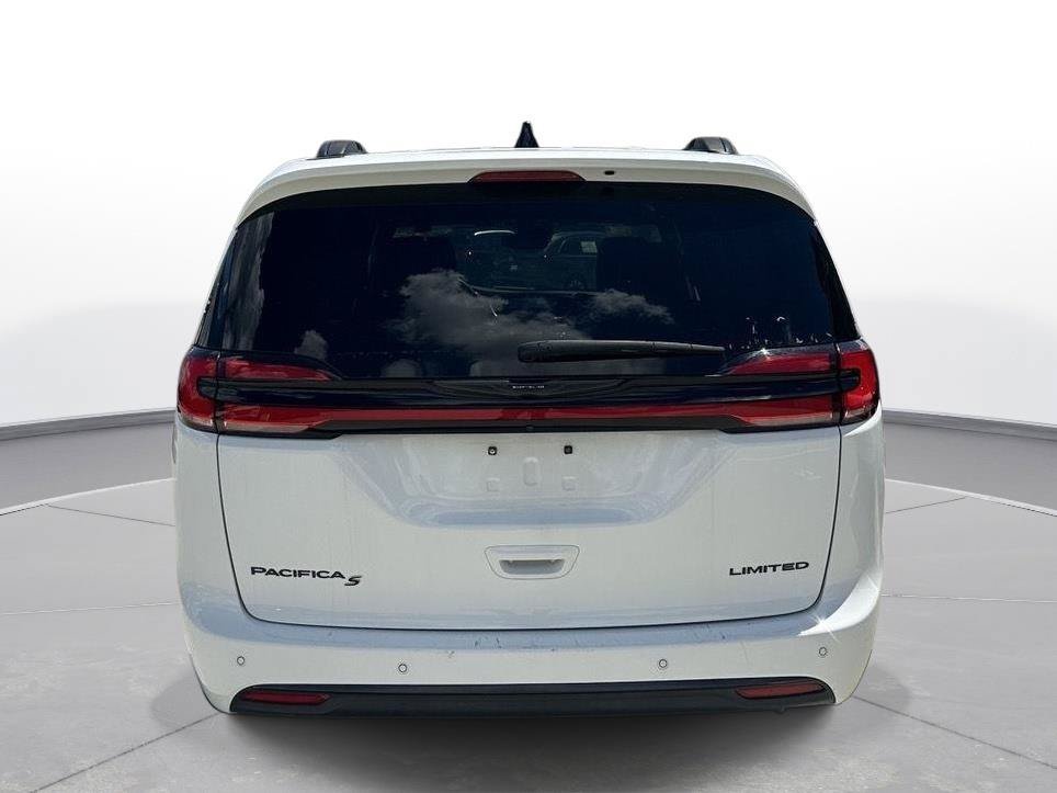 Used 2025 Chrysler Pacifica Limited FWD image 7