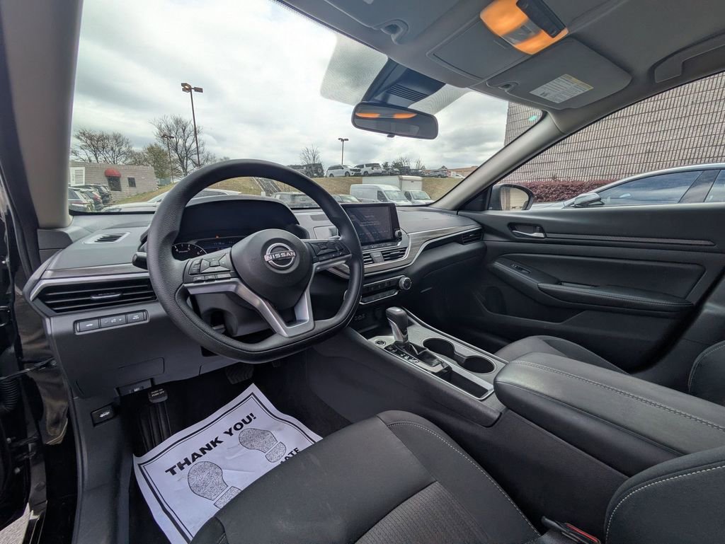 Used 2025 Nissan Altima 2.5 SV image 15