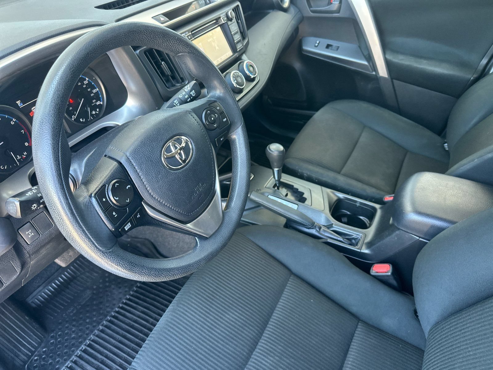 Used 2018 Toyota RAV4 LE w/ All Weather Liner Package AWD/4WD image 10