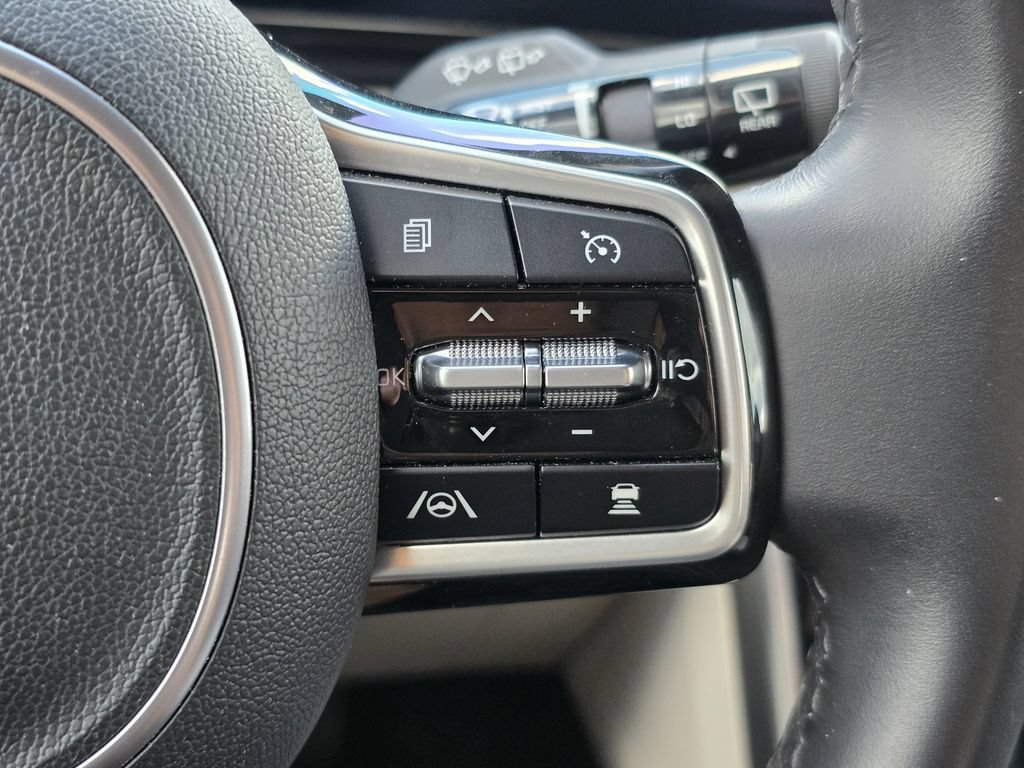 Certified 2024 Kia Carnival SX FWD image 37