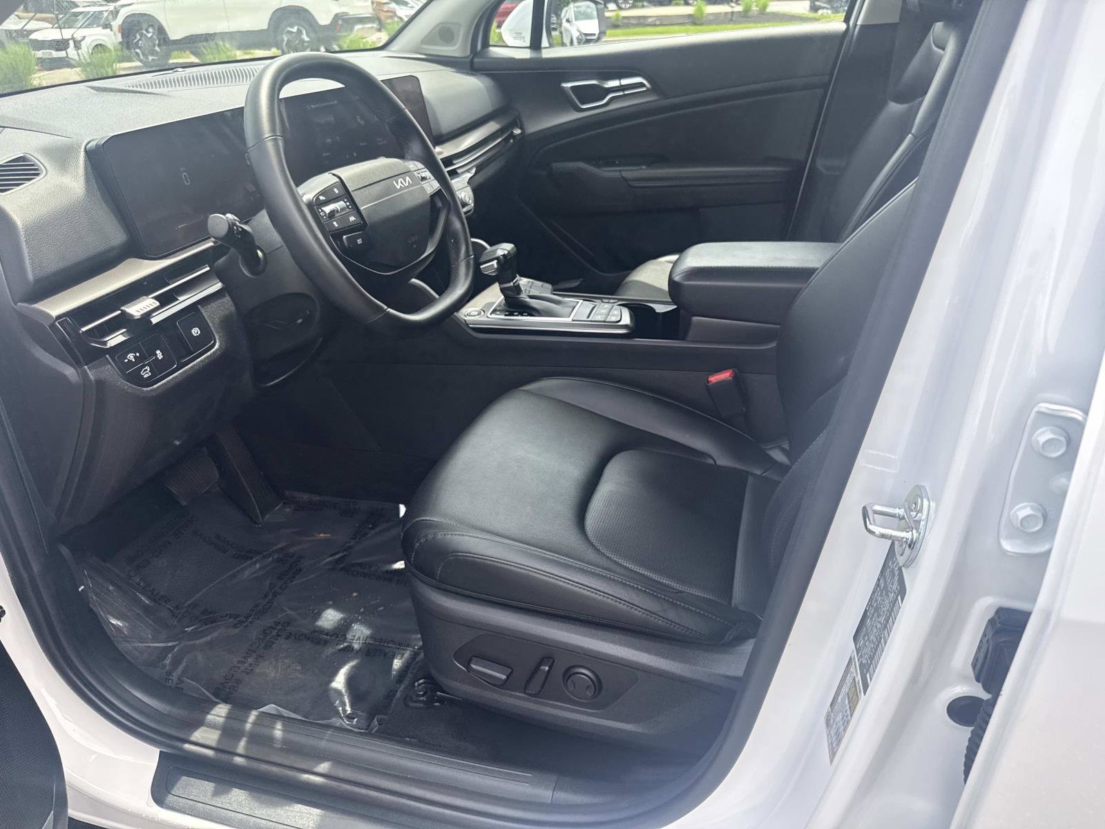 Used 2026 Kia Sportage EX FWD image 19