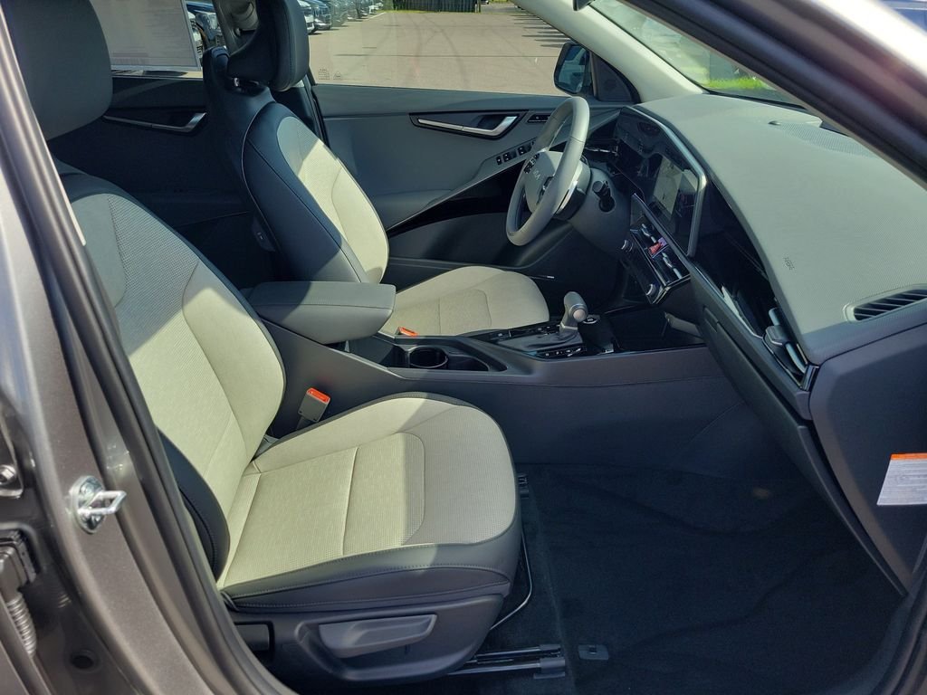 New 2026 Kia Niro SX Touring FWD image 7