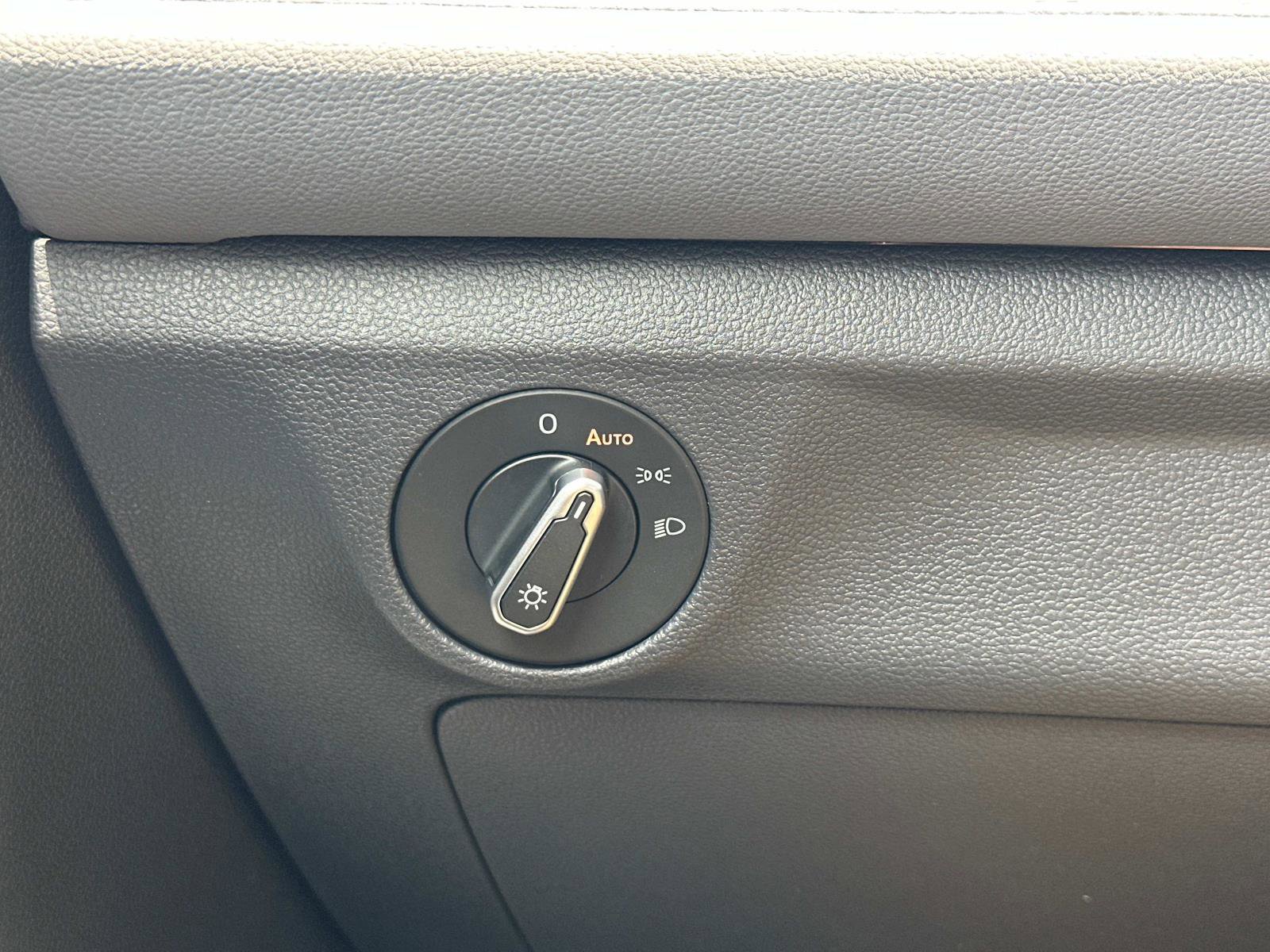 New 2025 Volkswagen Jetta SEL image 27