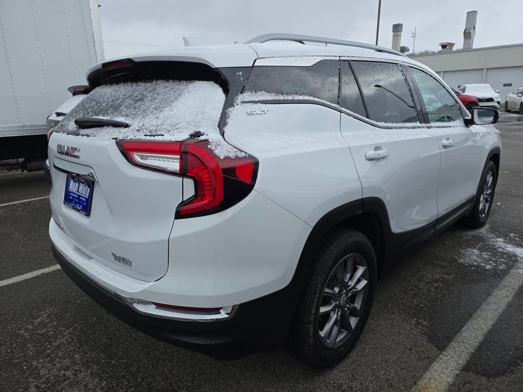 Used 2023 GMC Terrain SLT image 3