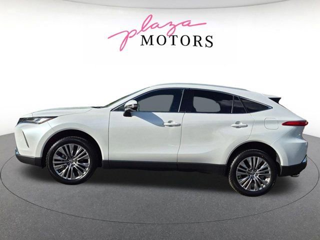 Used 2024 Toyota Venza XLE AWD/4WD image 8