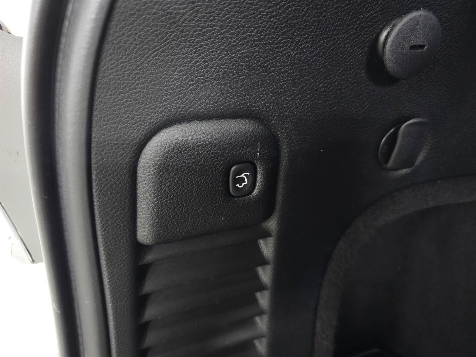 Used 2019 Jeep Grand Cherokee Overland AWD/4WD image 9
