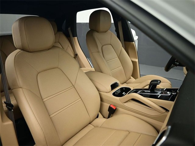 Used 2023 Porsche Cayenne S Platinum w/ Assistance Package image 32