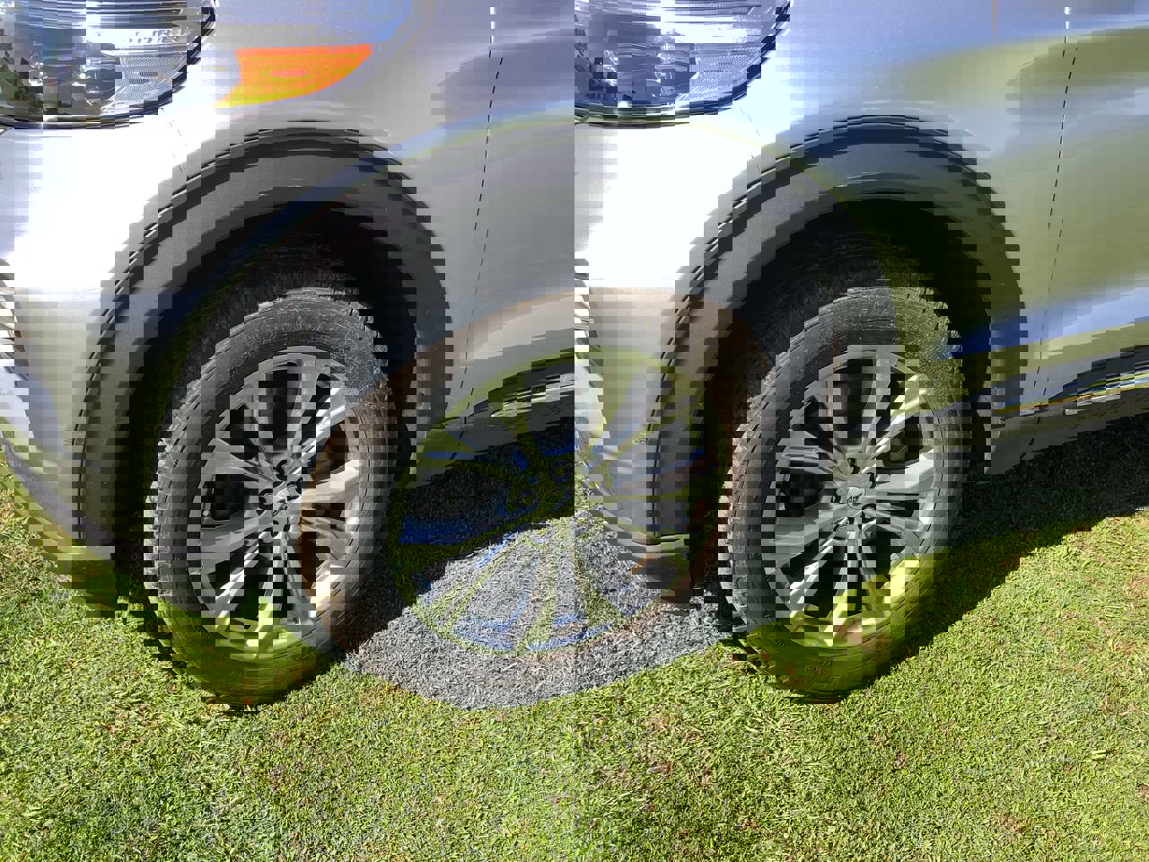 Used 2023 Ford Explorer Limited image 2