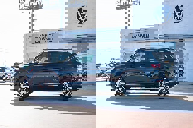 New 2025 Volkswagen Atlas SEL image 3