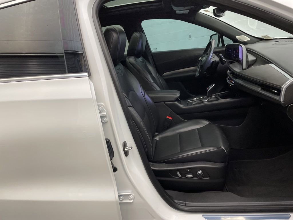 Used 2024 Cadillac XT4 Premium Luxury image 28
